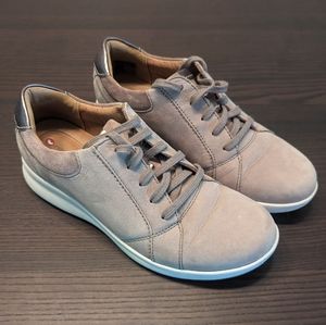 CLARKS WOMEN'S UN ADORN LACE SNEAKER